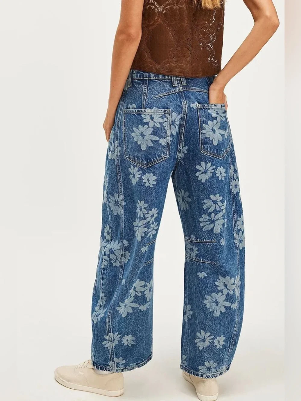 We The Free
Good Luck Flower Printed Barrel Jeans - Picture 3 of 13